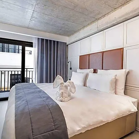 The Londoner 3*
